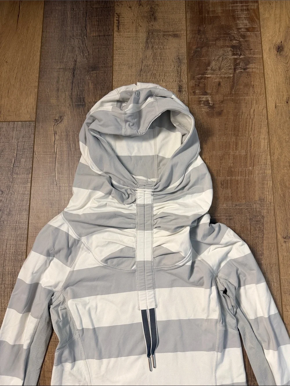 Lululemon Athletica Run Stay On Course Grey White Stripped Pullover Hoodie Sz 4